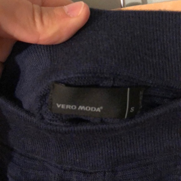 Vero Moda short swing skirt - small. - Picture 3 of 3